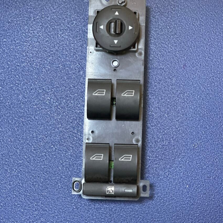 BOUTON VITRE GOUCH FOCUS 08+...3A5T14A132AG