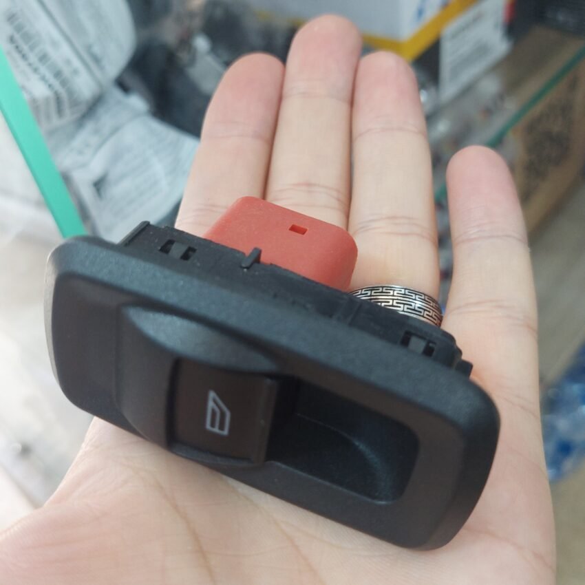 BOUTON VITRE DEROITE FIESTA 2009