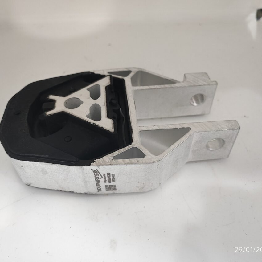 SUPORT 8 FOCUS 06+ 13+...4M516P082FB