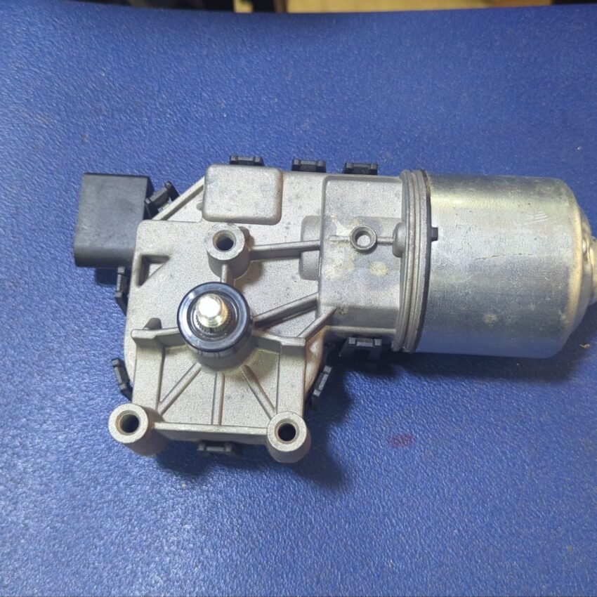MOTEUR SUIGLACE FIESTA 09+...8A6117B571AB